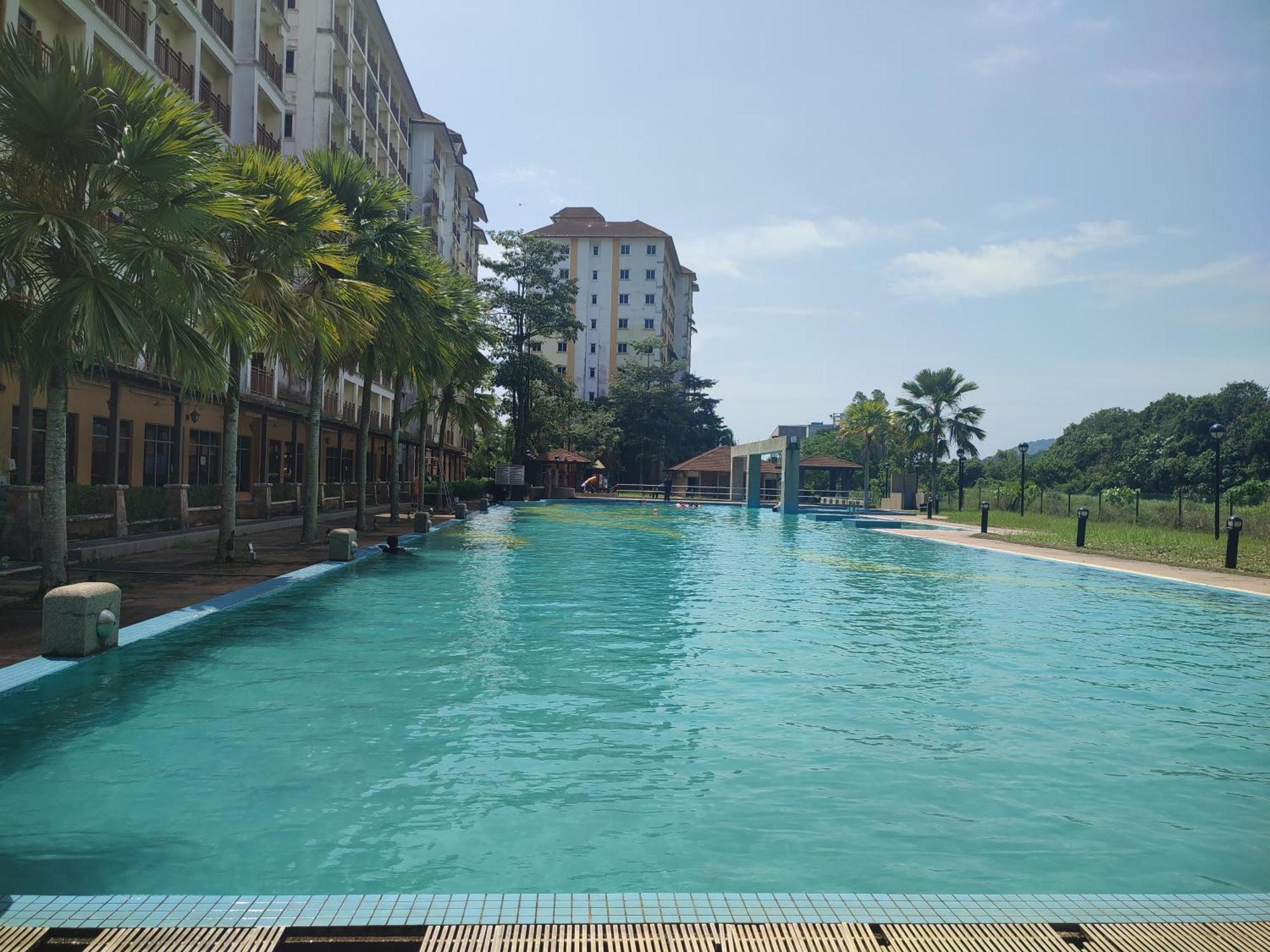 Sofea Inn Bukit Merah - Suria A7733 Kampong Selemat Екстериор снимка